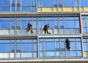 Jasa Pembersihan Kaca Gedung